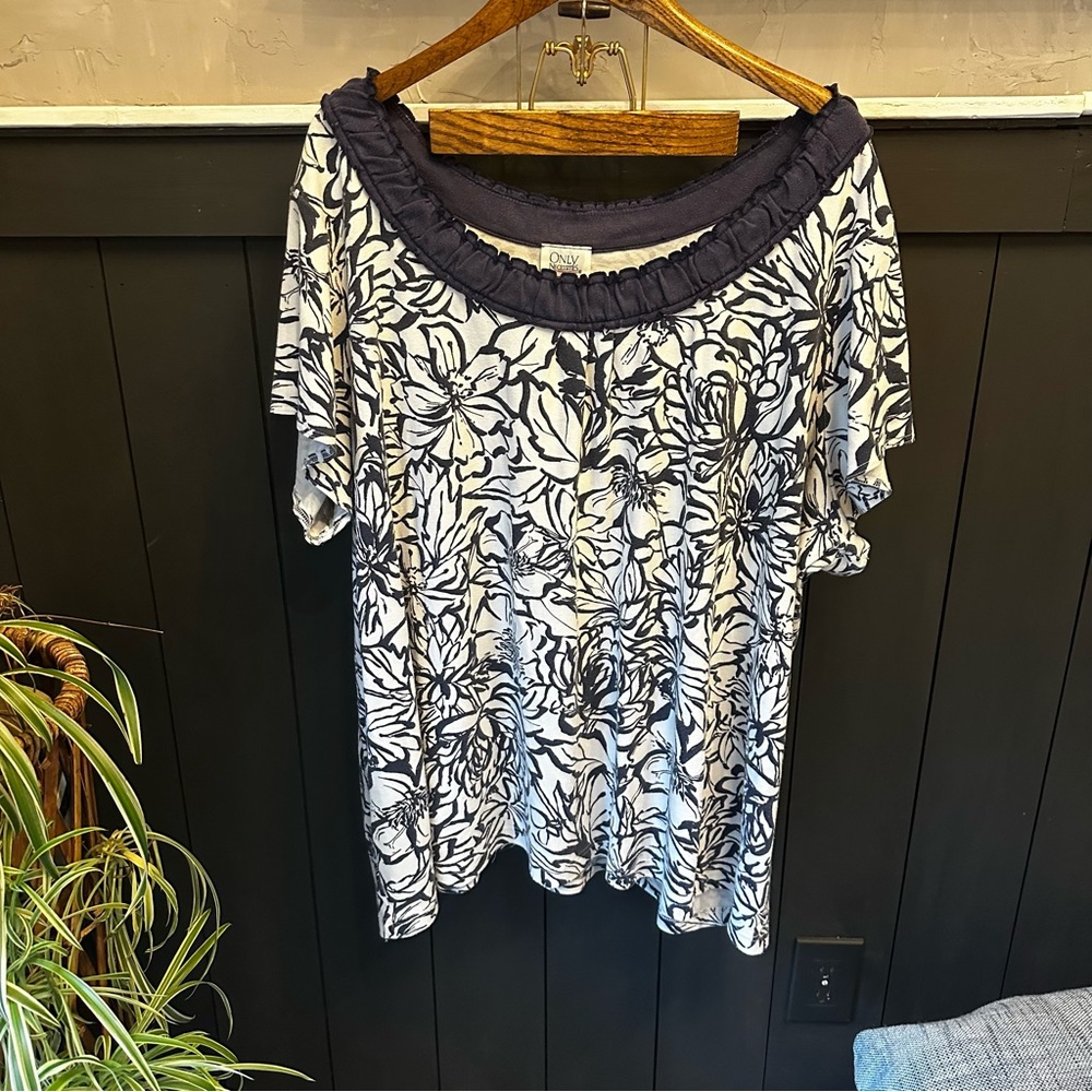Floral Navy and White Only Necessities Women's Top size 4X